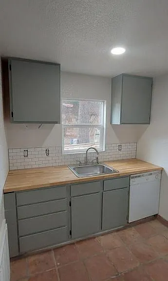 210 Cates St — Photo 7
