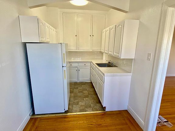 3rd image of 2715 Cabrillo St APT 202