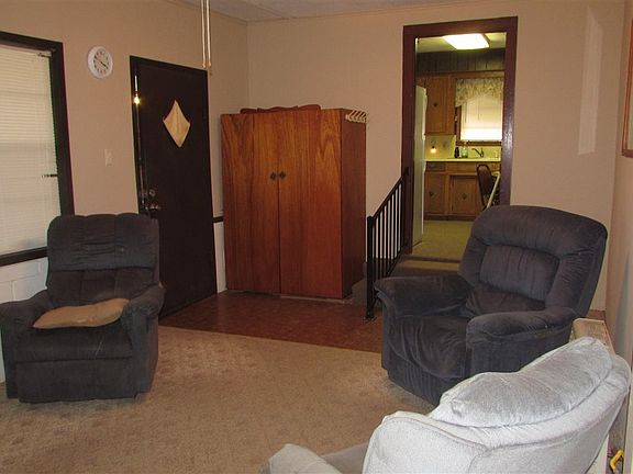 3rd image of 704 Vaughn St