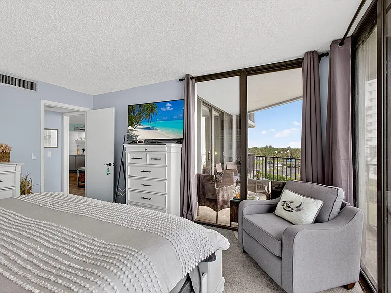 9650 S Ocean Dr #302 — Photo 18