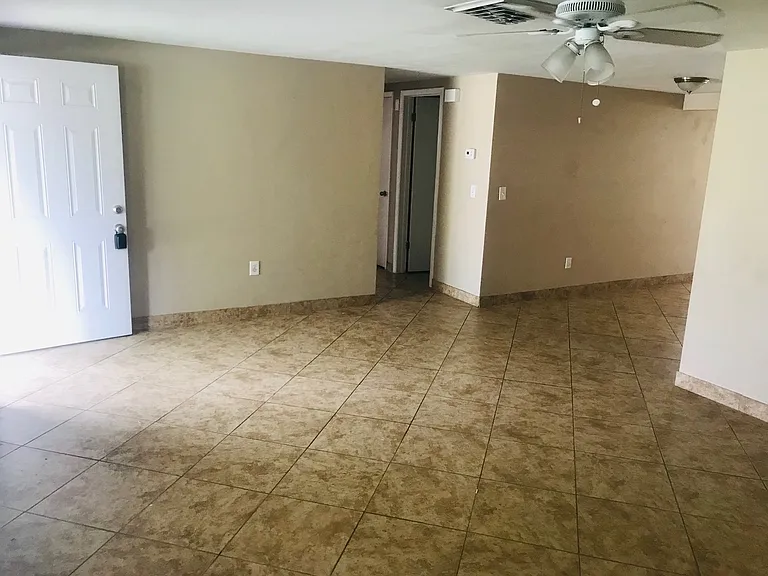 5906 Elkhorn Blvd — Photo 3