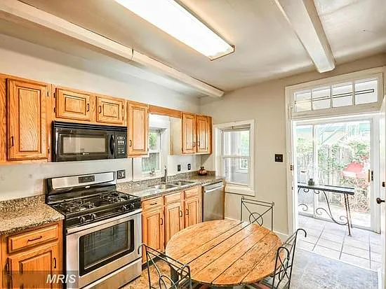 340 N Market St — Photo 23