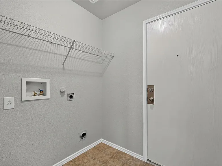2805 Cameron Way — Photo 15