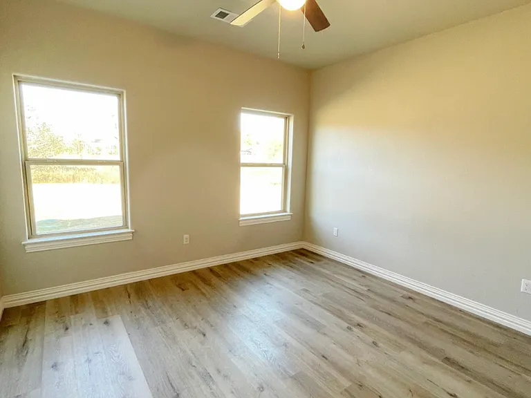 305 Western Hills Dr — Photo 5