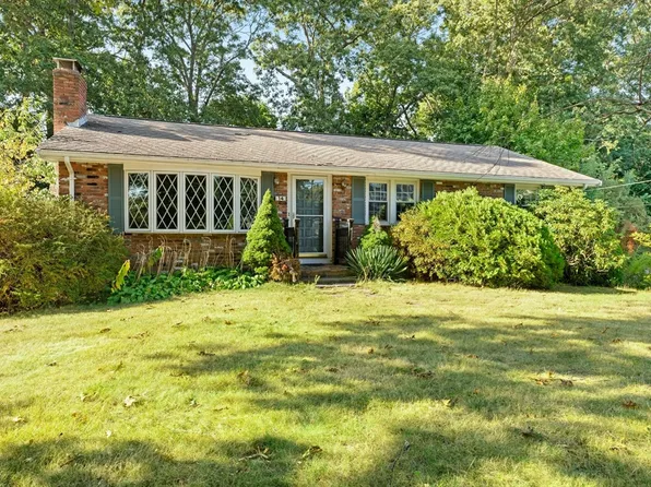 14 Claire Dr, Attleboro, MA 02703