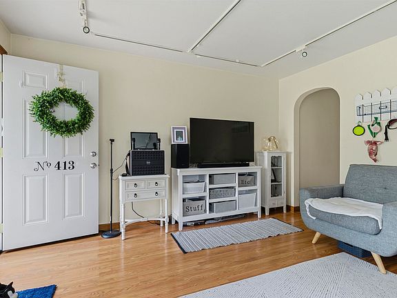 5th image of 413 Stout St