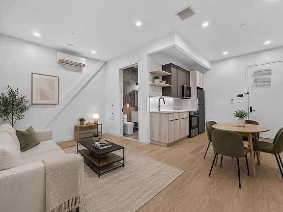 4th image of 308 Linden Blvd #1A