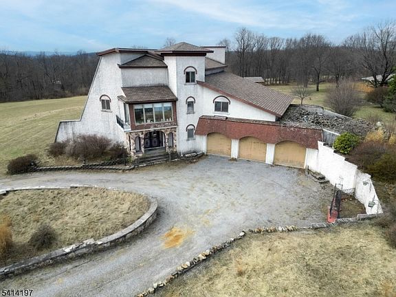 4th image of 87 Bickel Road