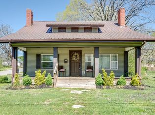 200 N Charlotte St, Dickson, TN 37055