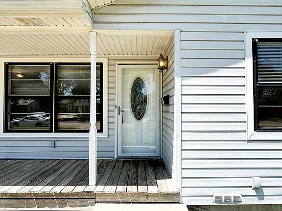 4th image of 1105 Estes Dr