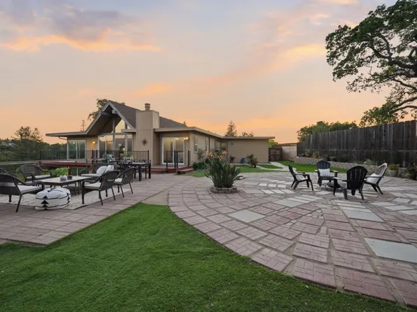 15605 Oakridge Ct, Morgan Hill, CA 95037