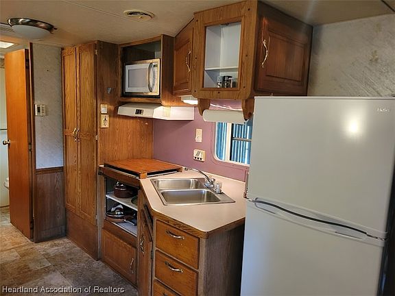 5th image of 19 Placid Pines Dr
