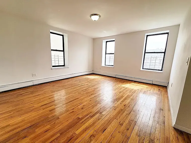 1358 Sheridan Ave #4D — Photo 1