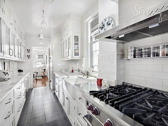2nd image of 11 W 69th St APT 6A