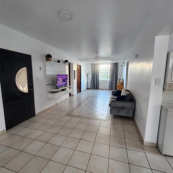 7 Earle #302 — Photo 3