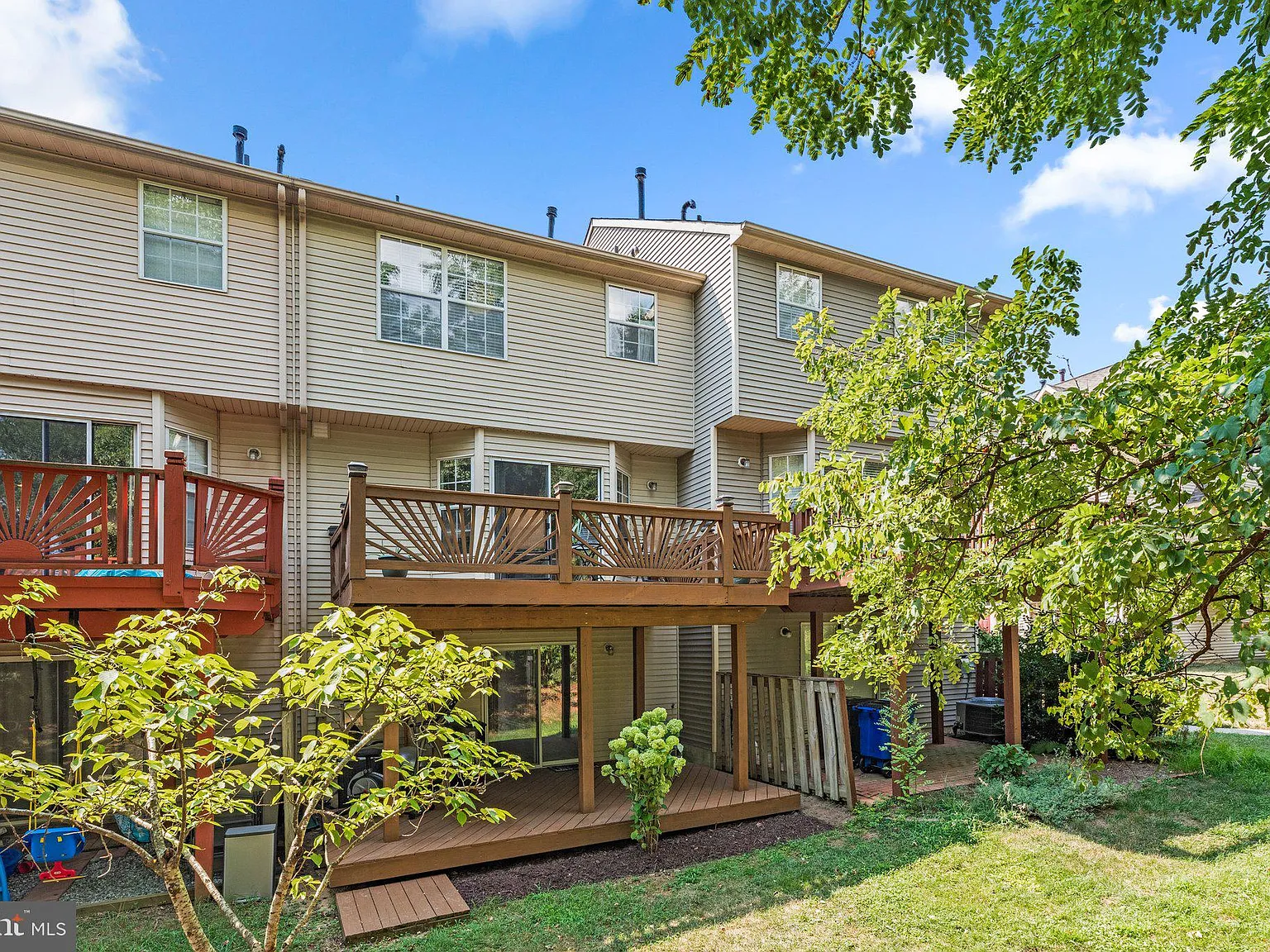 3 bed, 2.5 bath, 2080 sqft, $3,150 — Photo 4