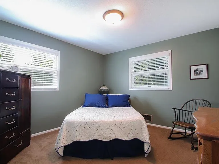 1335 Garland Ln N — Photo 12