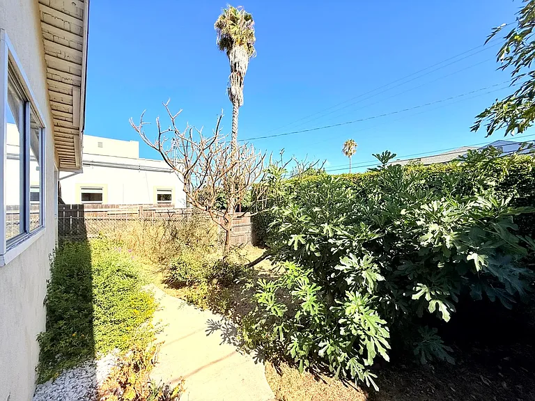 4447 Lockwood Ave — Photo 39