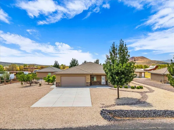 1129 N Horsemans Park Dr, Dammeron Valley, UT 84783