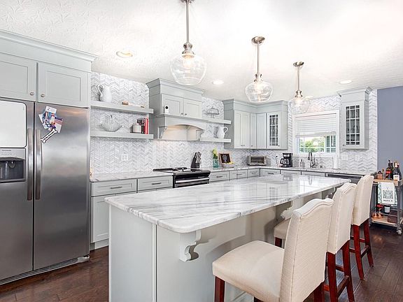 5th image of 710 Pleasant Meadow Ln