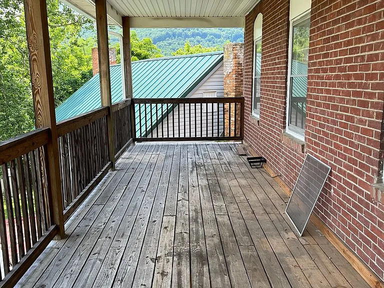 211 College Dr — Photo 20