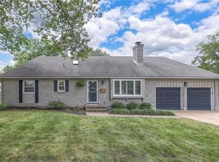 7620 Russell Rd, Prairie Village, KS 66204