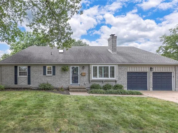 7620 Russell Rd, Prairie Village, KS 66204