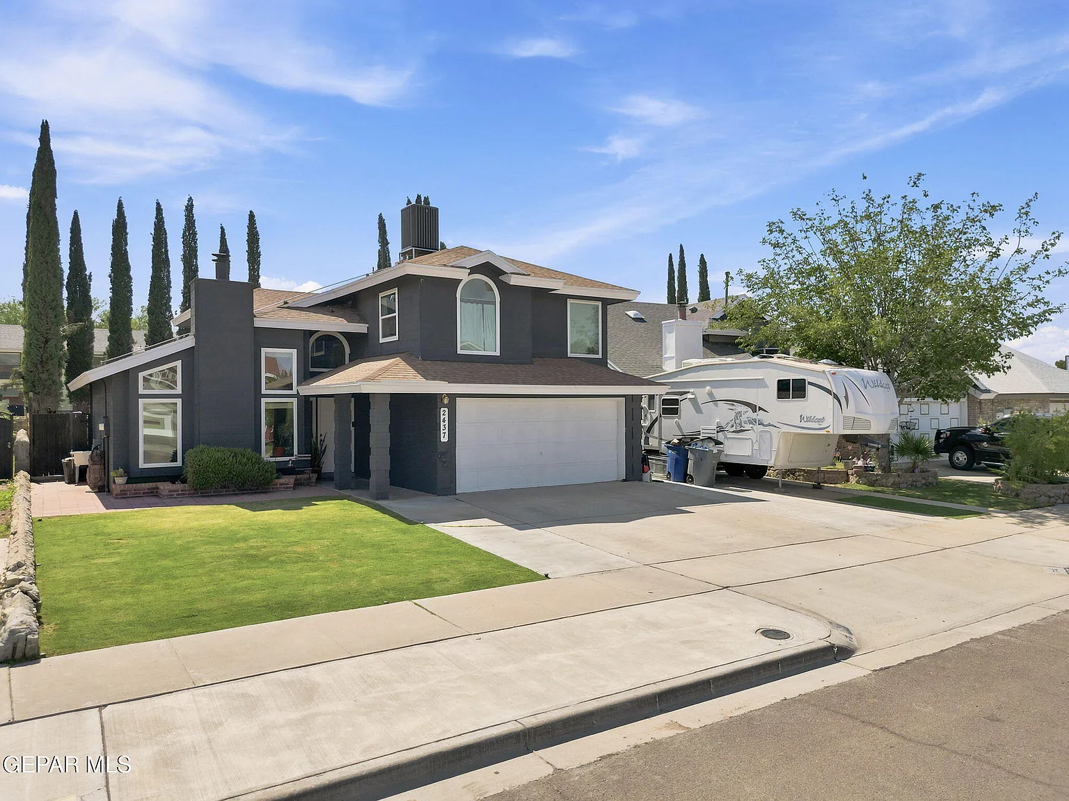 3 bed, 2.5 bath, 2153 sqft, $2,300 — Photo 2