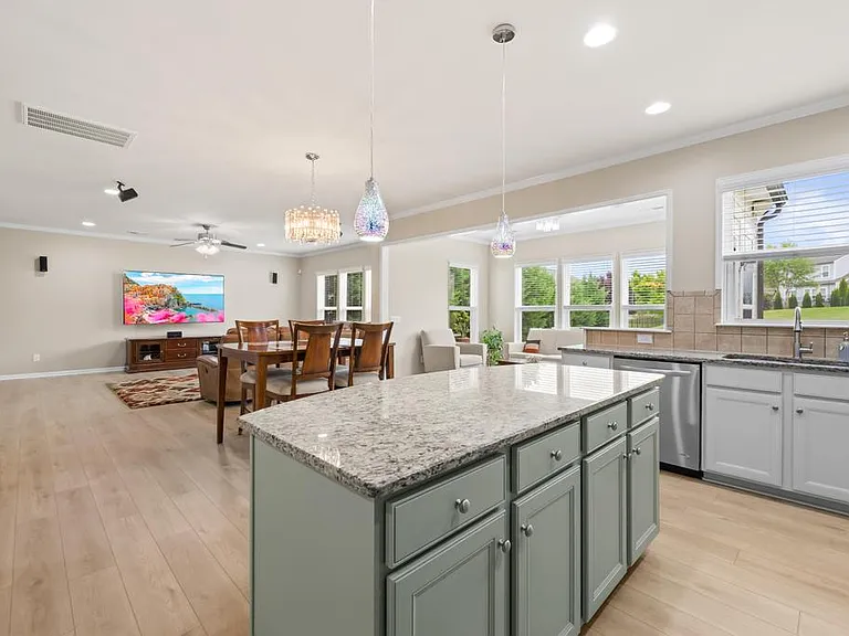 1084 Crescent Moon Dr — Photo 18