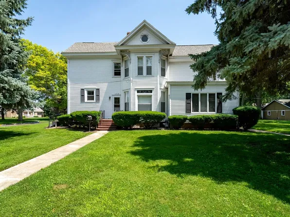 302 S Oak St, Pontiac, IL 61764