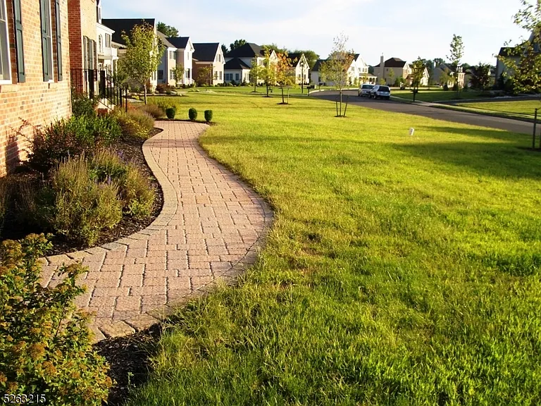 16 Gumble Ct — Photo 2