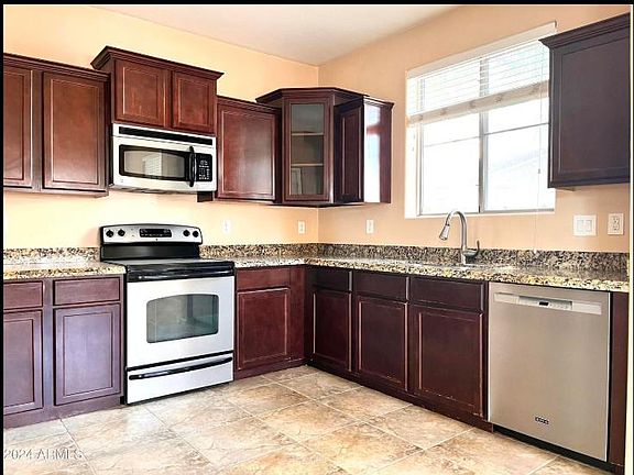 5th image of 2850 S Brett St