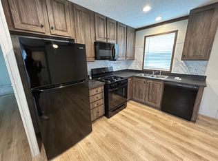 16 E Arizona, Belleville, MI 48111