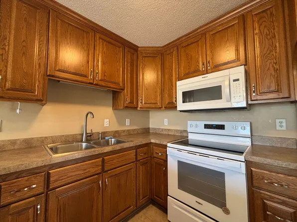 4285 Evergreen Dr, Vadnais Heights, MN 55127