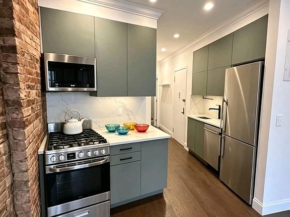 2nd image of 105 Thompson St APT 8
