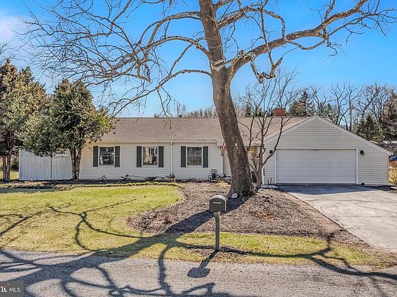 2nd image of 222 Hawick Rd