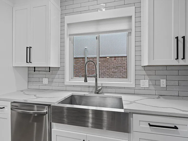 1203 Thackeray Ln — Photo 10