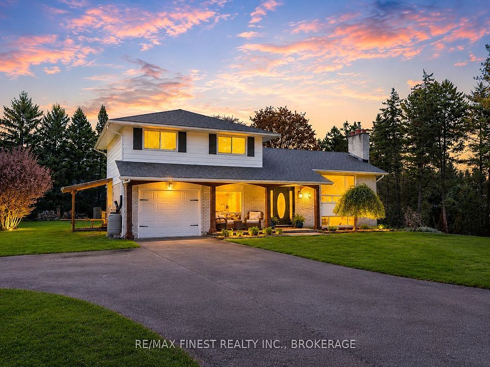 1st image of 207 Meadow Cres