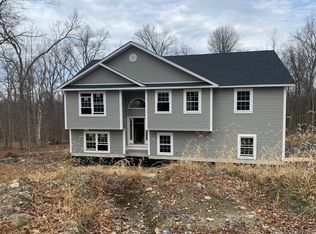 12 Coleman Dr, Campbell Hall, NY 10916