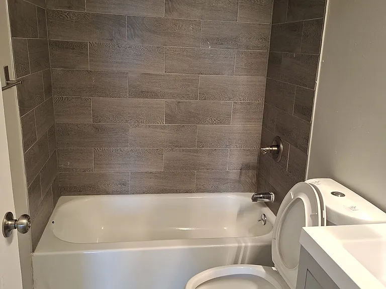 4723C N Main St — Photo 5