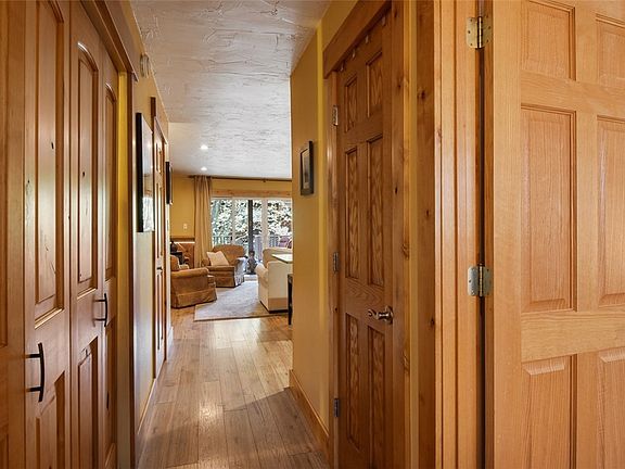 4th image of 837 Southwood Blvd #17