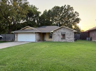 1311 S Howeth St, Gainesville, TX 76240