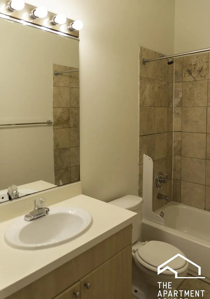 2340 N Milwaukee Ave — Photo 4