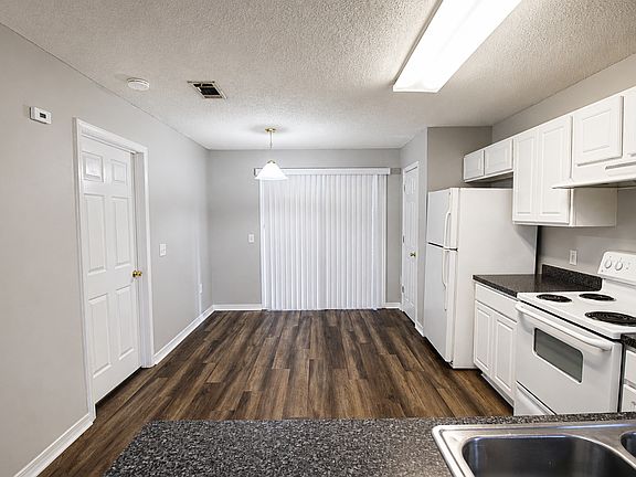 4th image of 1077 Antigua Cir