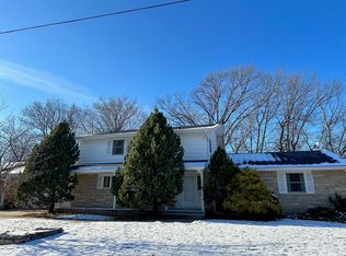 1215 N Briarcliff Dr, Appleton, WI 54915