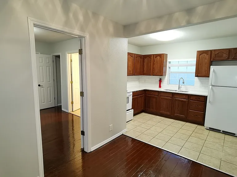 137 E Norwood Ct — Photo 6