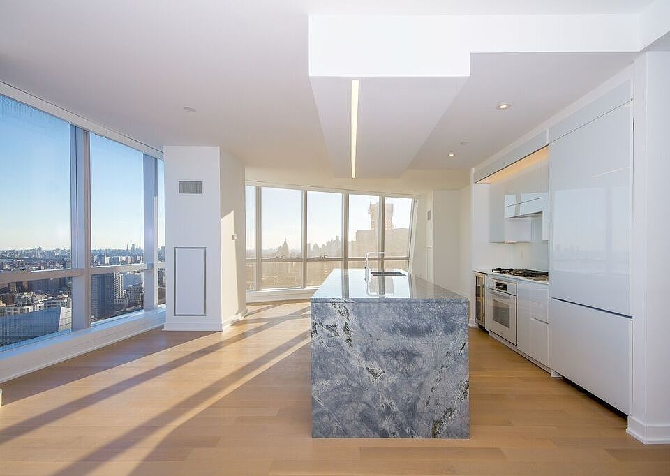 1st image of 400 Park Ave S