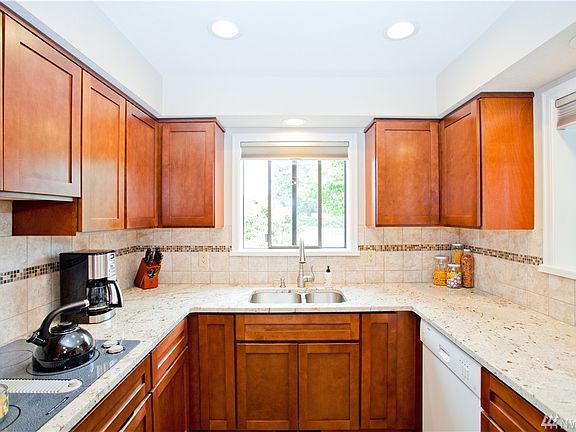 4th image of 225 19th St NE APT 19