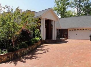 1356 River Oaks Dr, Jacksons Gap, AL 36861