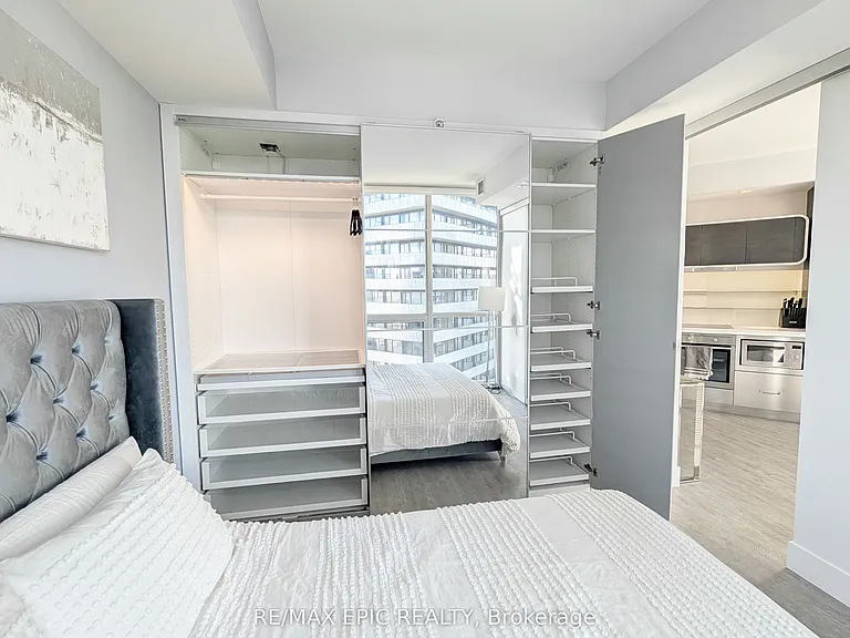 45 Charles St E #2309 — Photo 11